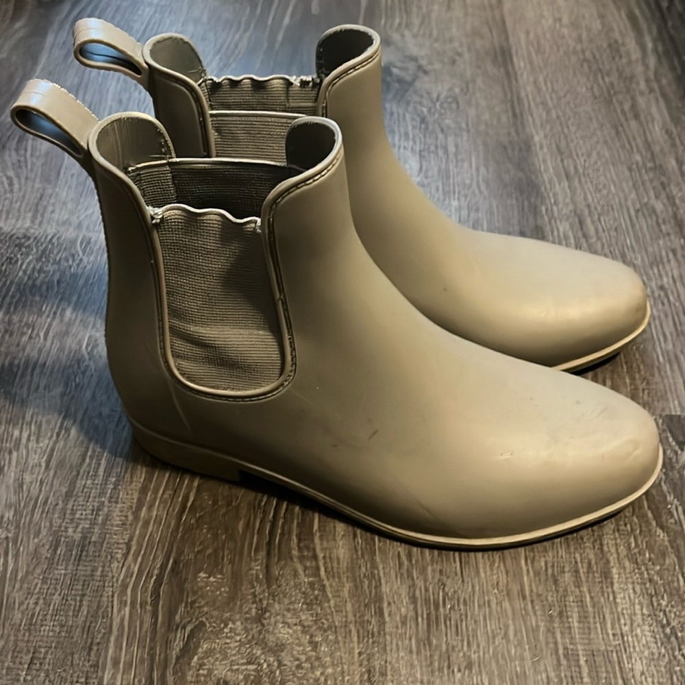 Gray ankle rain boots size 8